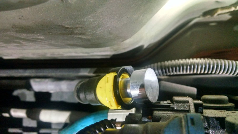 Fuel Line Quick-Connect Plug