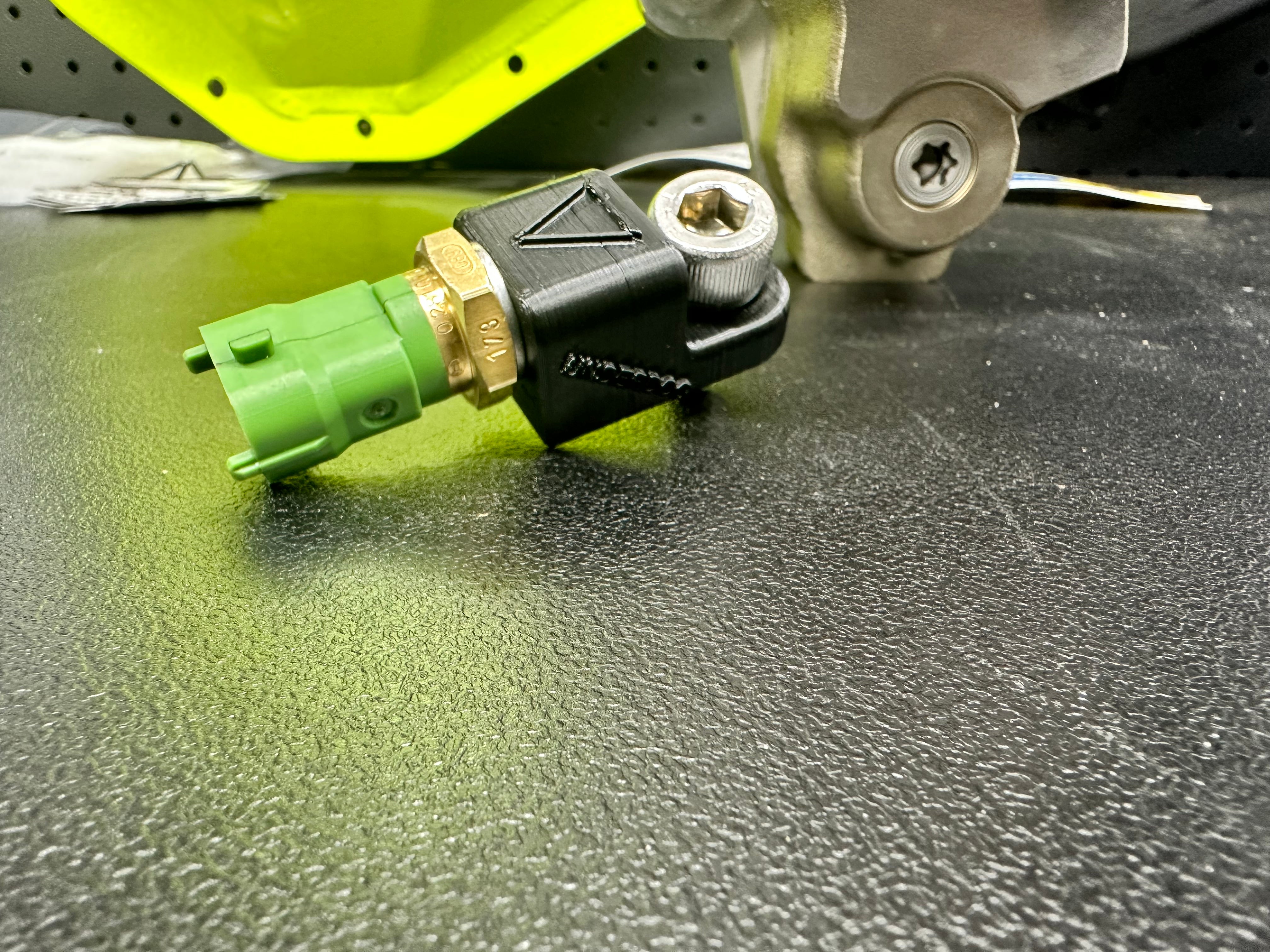 Fuel Temp Sensor Mounting Bracket for CP3 Swapped LML Duramax – Natural ...